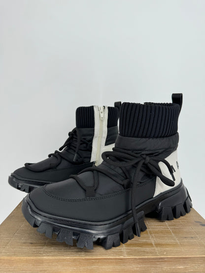 Padded sneaker