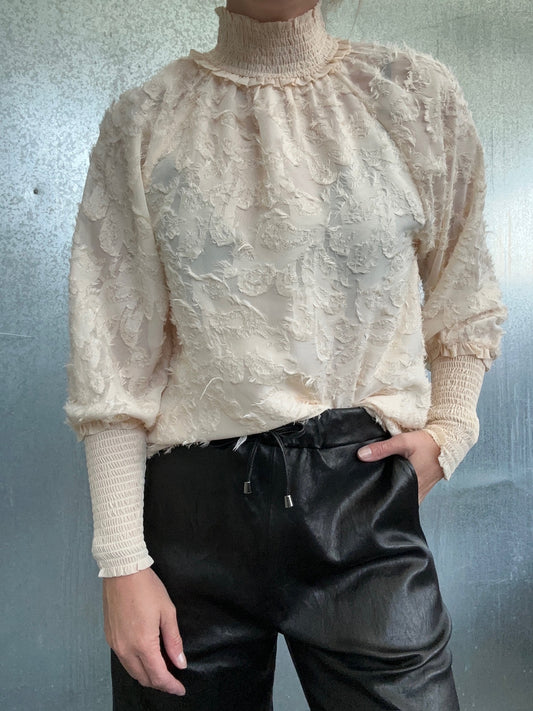 Paula creme top 34