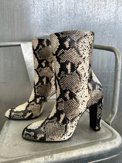 Stuart Weitzman boots