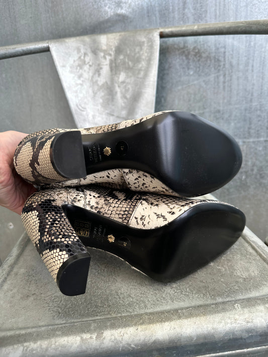 Stuart Weitzman boots