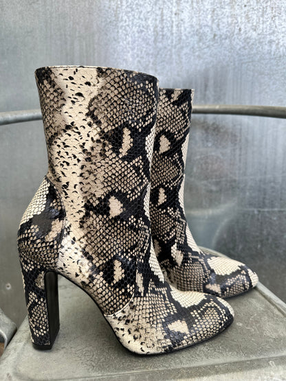Stuart Weitzman boots