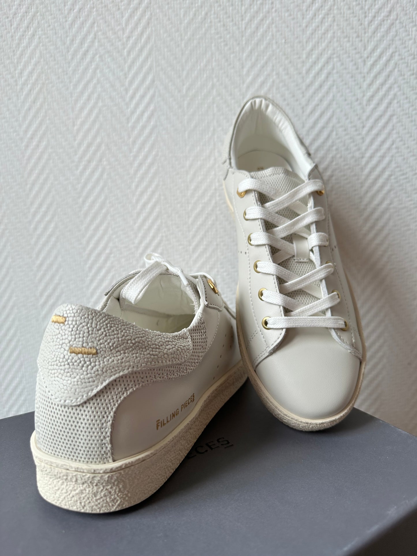 Aten off white sneakers maat 40