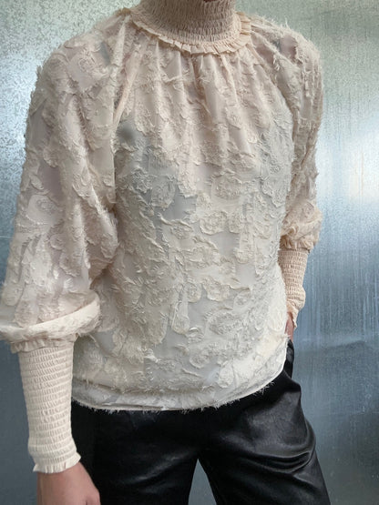 Paula creme top 34